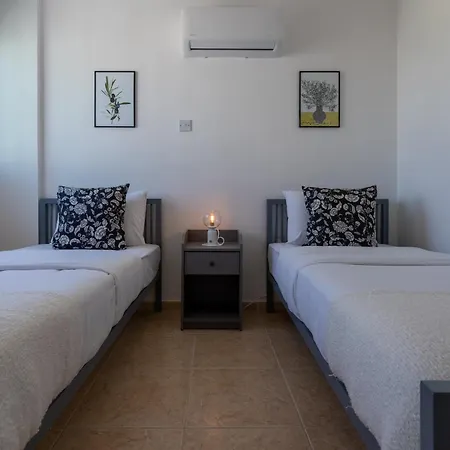 Chloris 3- Bedroom W/pool In