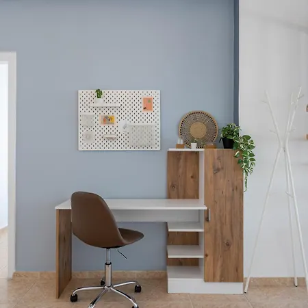 Chloris 3- Bedroom W/pool In Larnaca