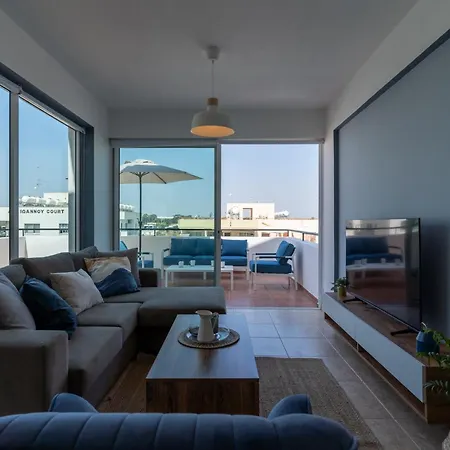 Chloris 3- Bedroom W/pool In Larnaca