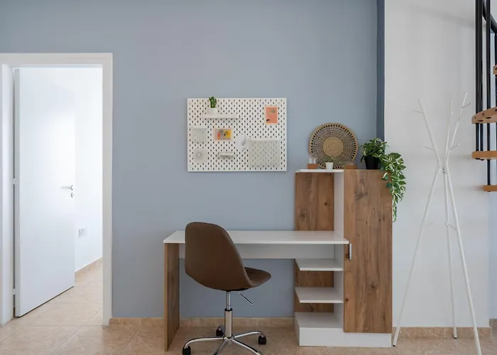 Apartment Chloris 3- Bedroom W/pool In Larnaka