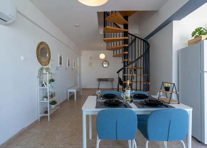 Chloris 3- Bedroom W/pool In Larnaka