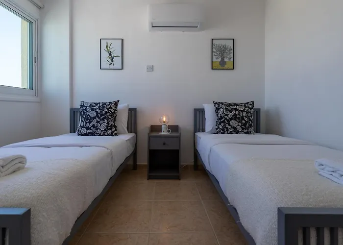 Chloris 3- Bedroom W/pool In