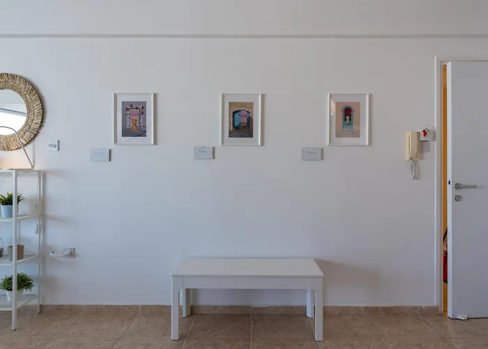 Chloris 3- Bedroom W/pool In Larnaka