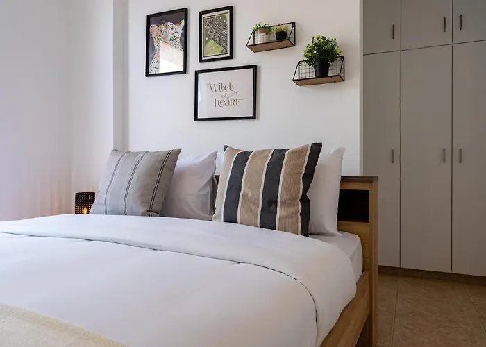 Apartment Chloris 3- Bedroom W/pool In Larnaka