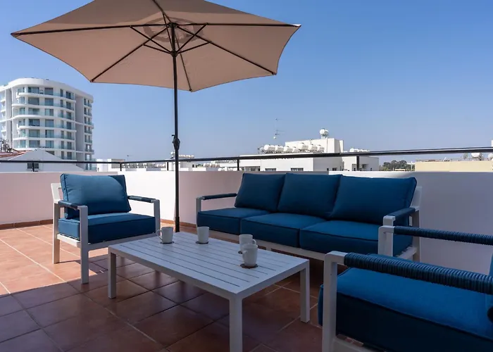 Apartment Chloris 3- Bedroom W/pool In Larnaka