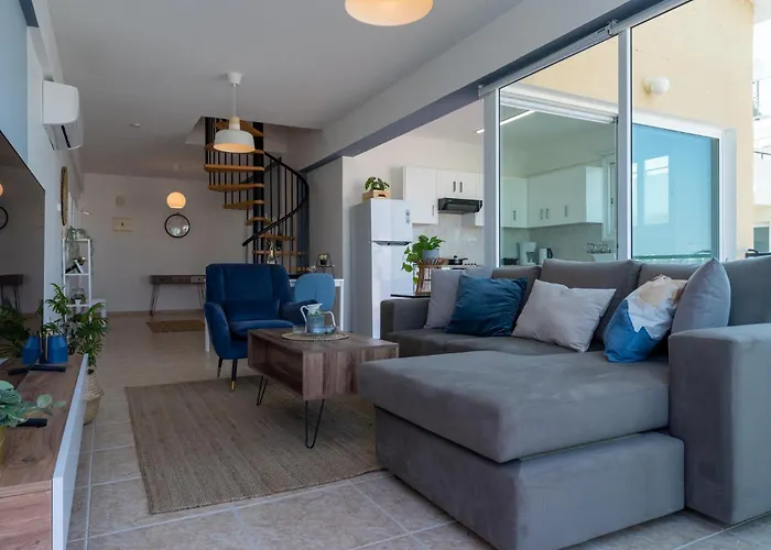 Chloris 3- Bedroom W/pool In