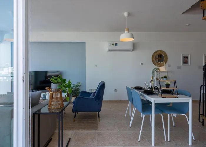 Apartment Chloris 3- Bedroom W/pool In Larnaka