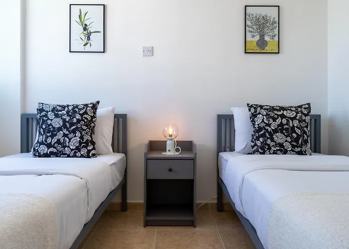 Chloris 3- Bedroom W/pool In