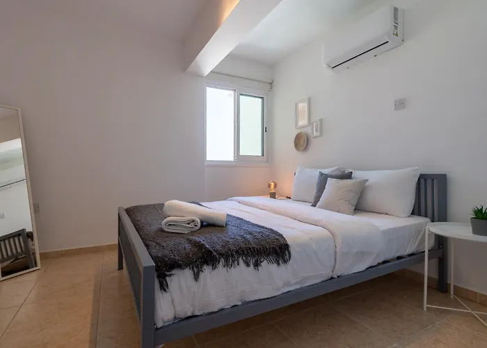 Apartment Chloris 3- Bedroom W/pool In Larnaka