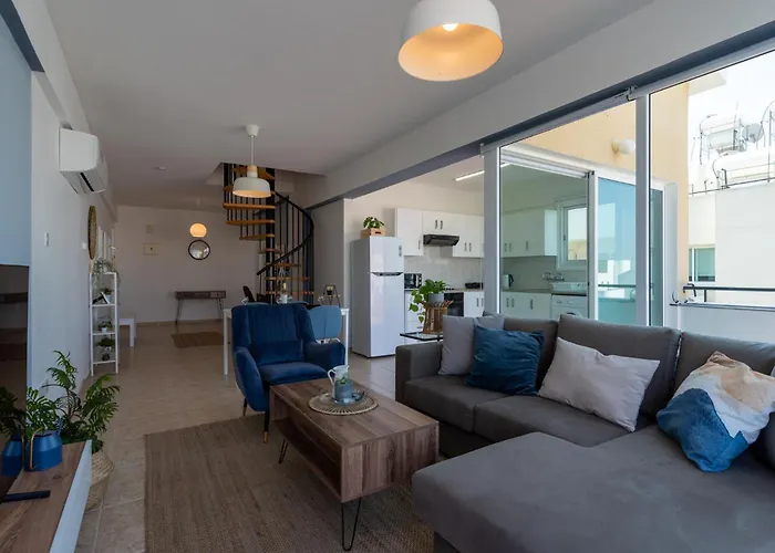 Apartment Chloris 3- Bedroom W/pool In Larnaka