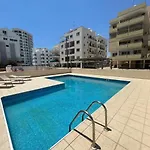 Chloris 3- Bedroom W/pool In 라르나카