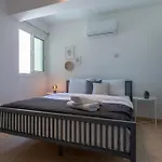 Chloris 3- Bedroom W/pool In 라르나카