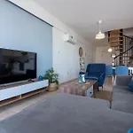 Chloris 3- Bedroom W/pool In 라르나카