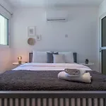 Chloris 3- Bedroom W/pool In 라르나카