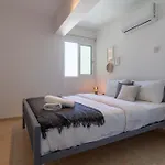 아파트 Chloris 3- Bedroom W/pool In 라르나카
