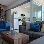 Chloris 3- Bedroom W/pool In 라르나카