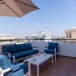 아파트 Chloris 3- Bedroom W/pool In 라르나카