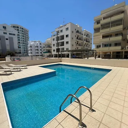 Chloris 3- Bedroom W/pool In Larnaka