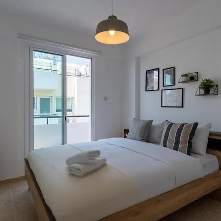 Chloris 3- Bedroom W/pool In لارنكا
