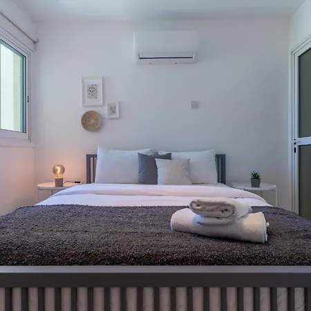 Chloris 3- Bedroom W/pool In لارنكا