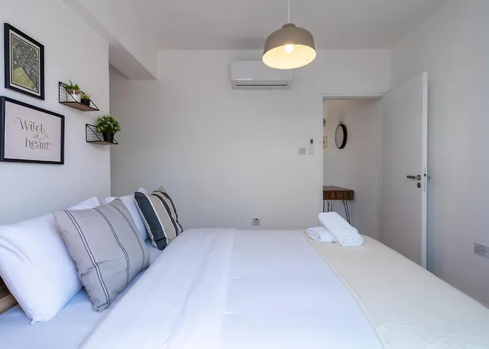 アパート Chloris 3- Bedroom W/pool In ラルナカ