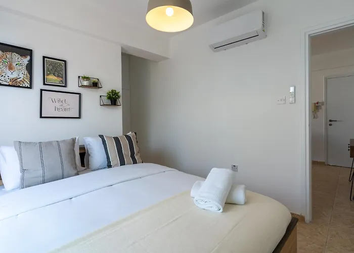 Chloris 3- Bedroom W/pool In ラルナカ