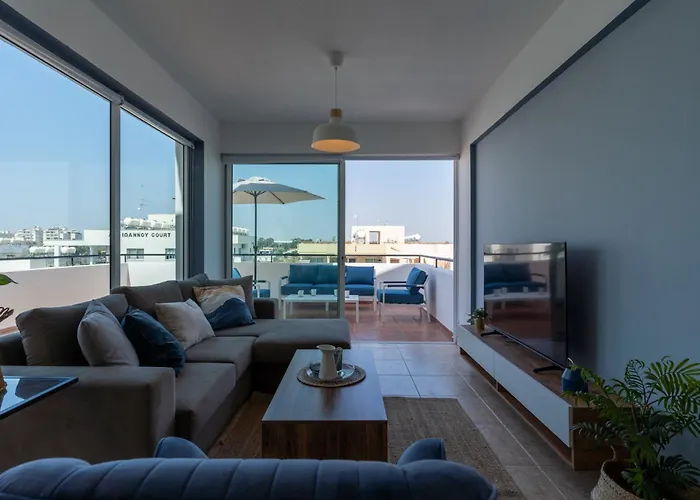 Chloris 3- Bedroom W/pool In ラルナカ