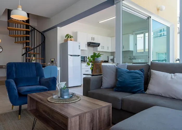 Chloris 3- Bedroom W/pool In ラルナカ