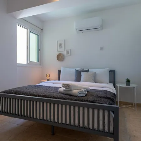 Chloris 3- Bedroom W/pool In لارنكا