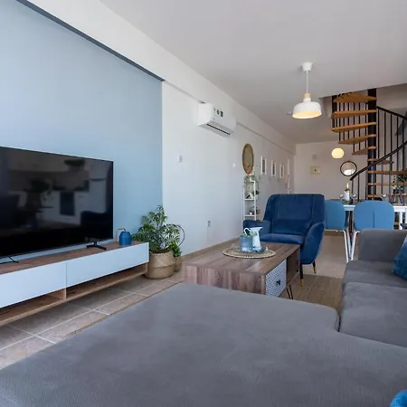 Chloris 3- Bedroom W/pool In Larnaca