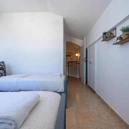 Apartment Chloris 3- Bedroom W/pool In *