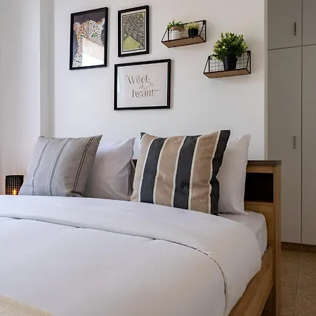 Apartment Chloris 3- Bedroom W/pool In Larnaca