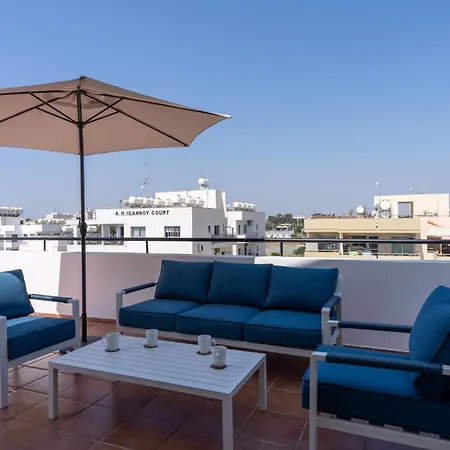 Apartment Chloris 3- Bedroom W/pool In Larnaca