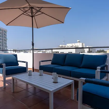 Apartment Chloris 3- Bedroom W/pool In Larnaca