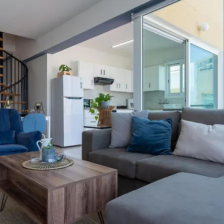 Chloris 3- Bedroom W/pool In Larnaca