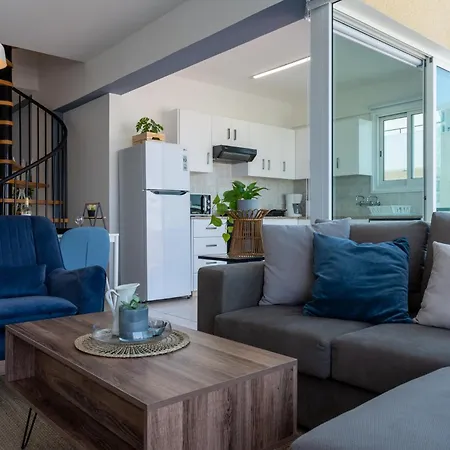 Chloris 3- Bedroom W/pool In لارنكا