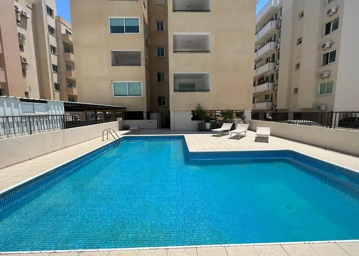 Chloris 3- Bedroom W/pool In Larnaca