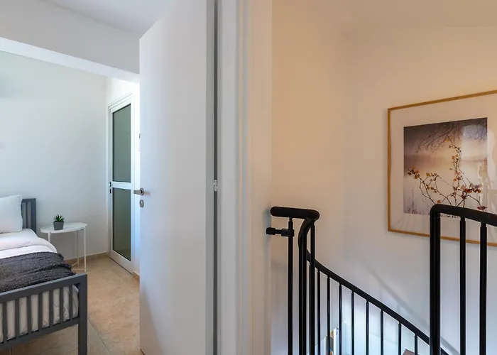 Chloris 3- Bedroom W/pool In