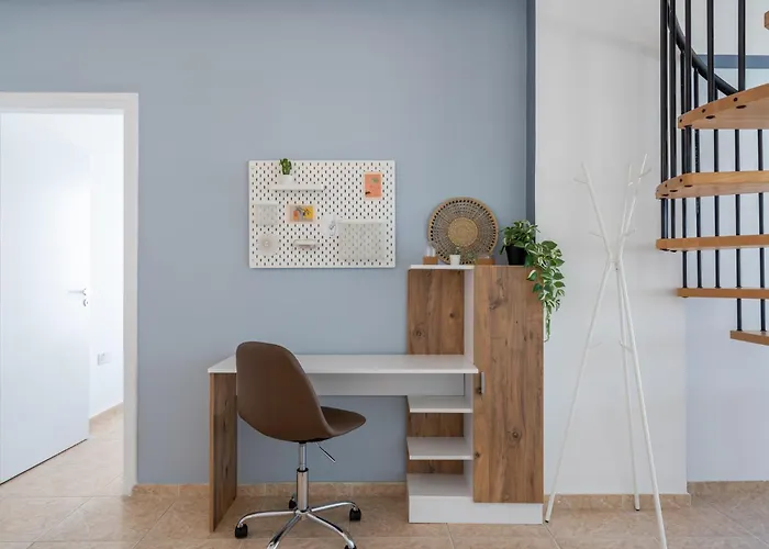 Chloris 3- Bedroom W/pool In Larnaca